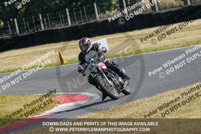 cadwell park;cadwell park photographs;cadwell trackday photographs;enduro digital images;event digital images;eventdigitalimages;peter wileman photography;racing digital images;trackday digital images;trackday photos